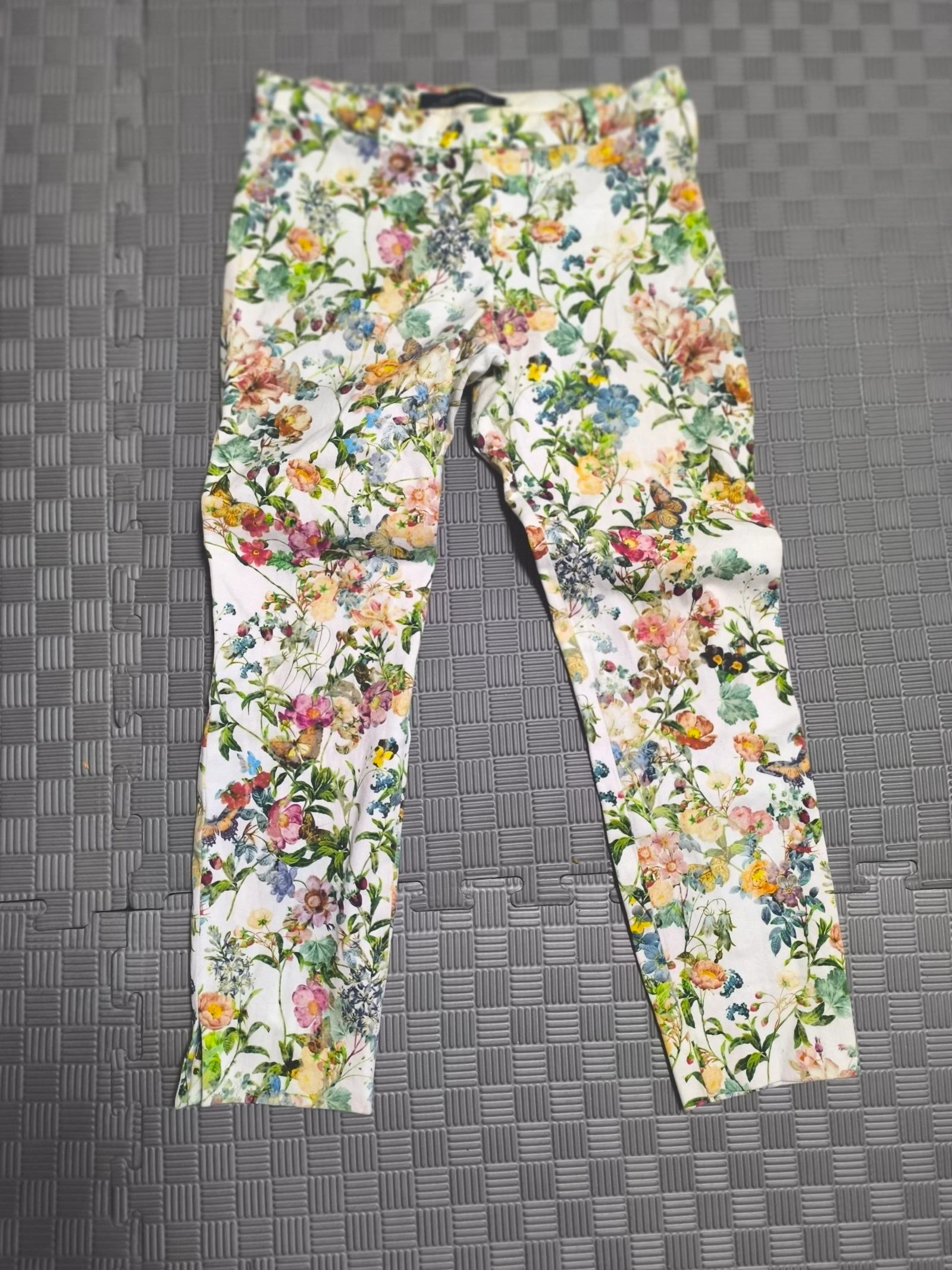 Zara pantalón capri floral